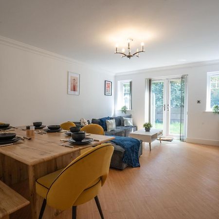 הוילה Marston Green Emirates House, Luxe 5 Bed, With King Sized Beds, Next To Aiport & Nec, Jlr 5 Mins מראה חיצוני תמונה