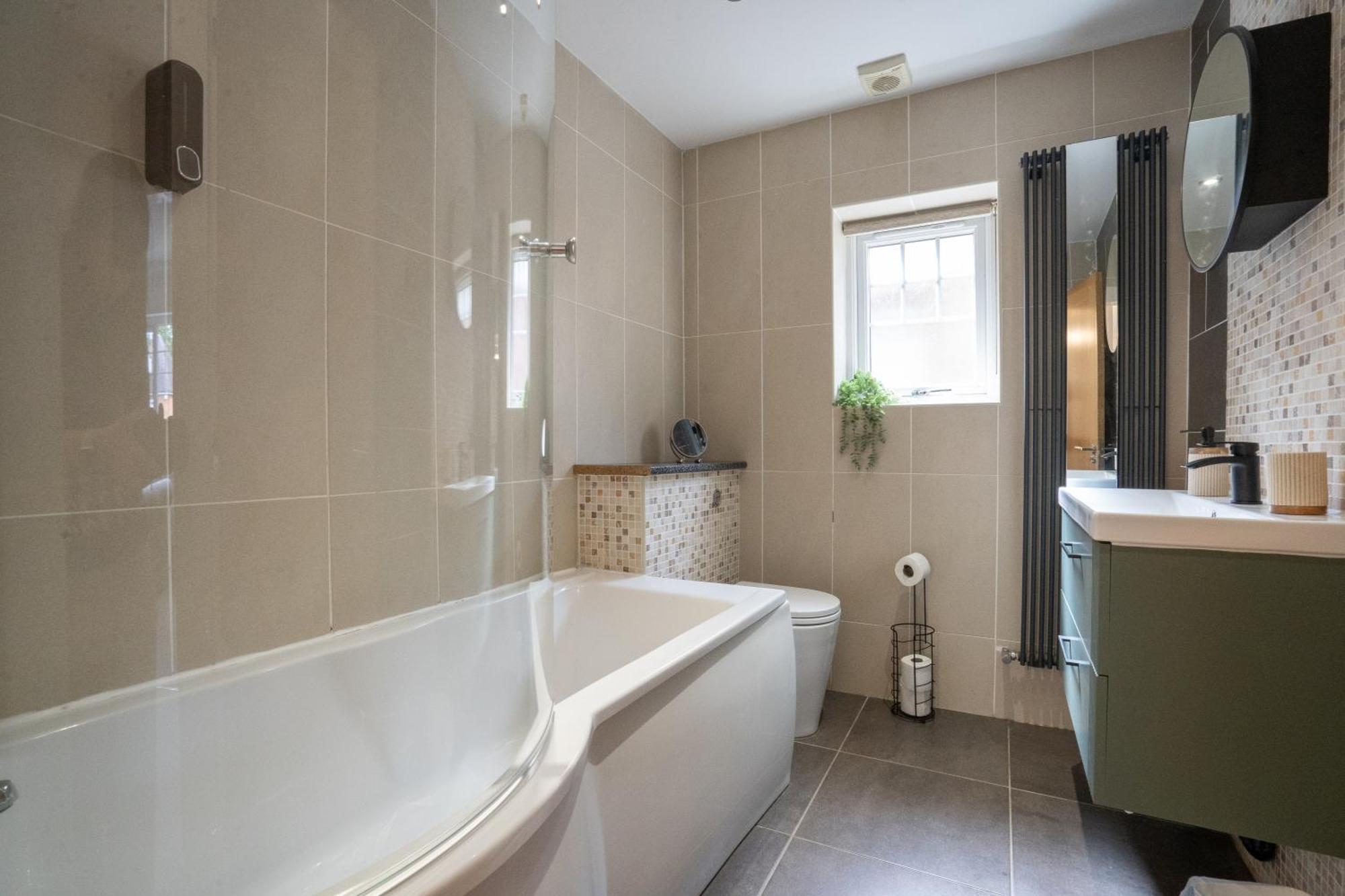 הוילה Marston Green Emirates House, Luxe 5 Bed, With King Sized Beds, Next To Aiport & Nec, Jlr 5 Mins מראה חיצוני תמונה