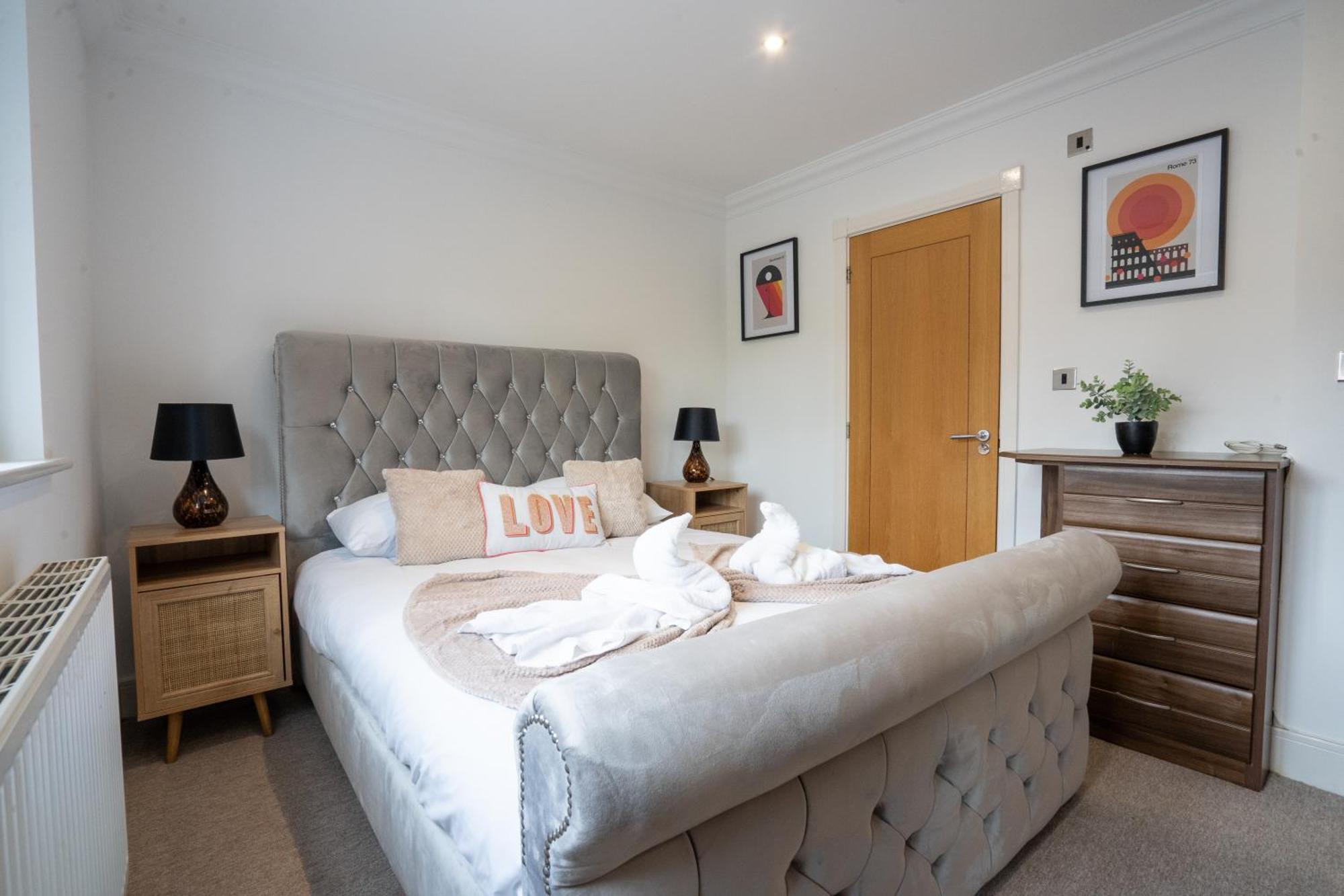הוילה Marston Green Emirates House, Luxe 5 Bed, With King Sized Beds, Next To Aiport & Nec, Jlr 5 Mins מראה חיצוני תמונה