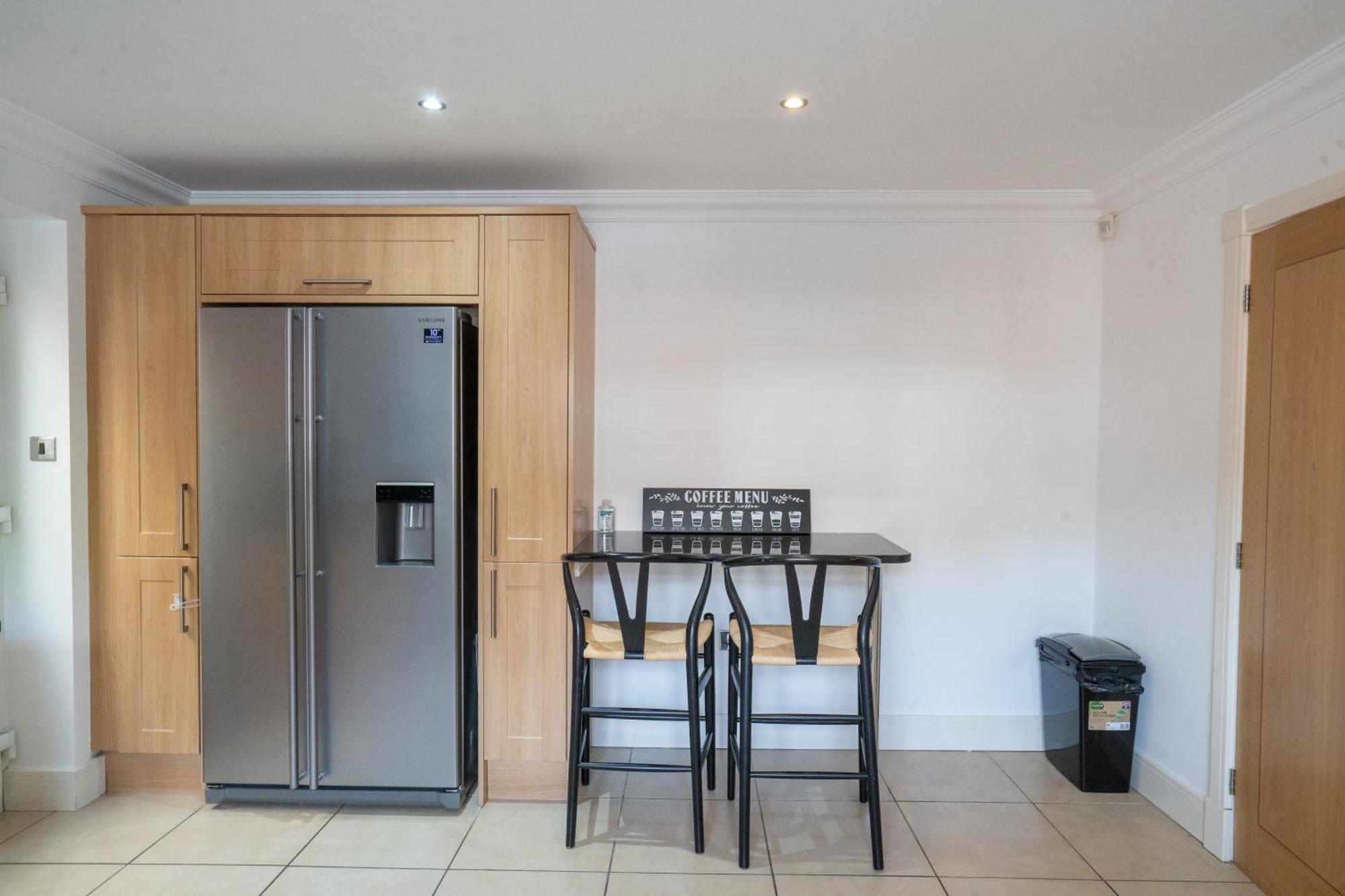 הוילה Marston Green Emirates House, Luxe 5 Bed, With King Sized Beds, Next To Aiport & Nec, Jlr 5 Mins מראה חיצוני תמונה