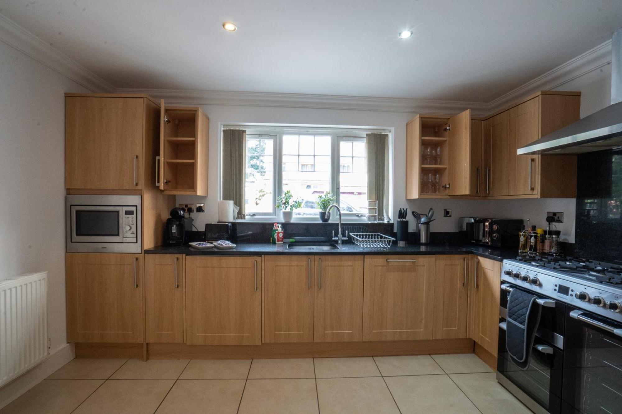הוילה Marston Green Emirates House, Luxe 5 Bed, With King Sized Beds, Next To Aiport & Nec, Jlr 5 Mins מראה חיצוני תמונה