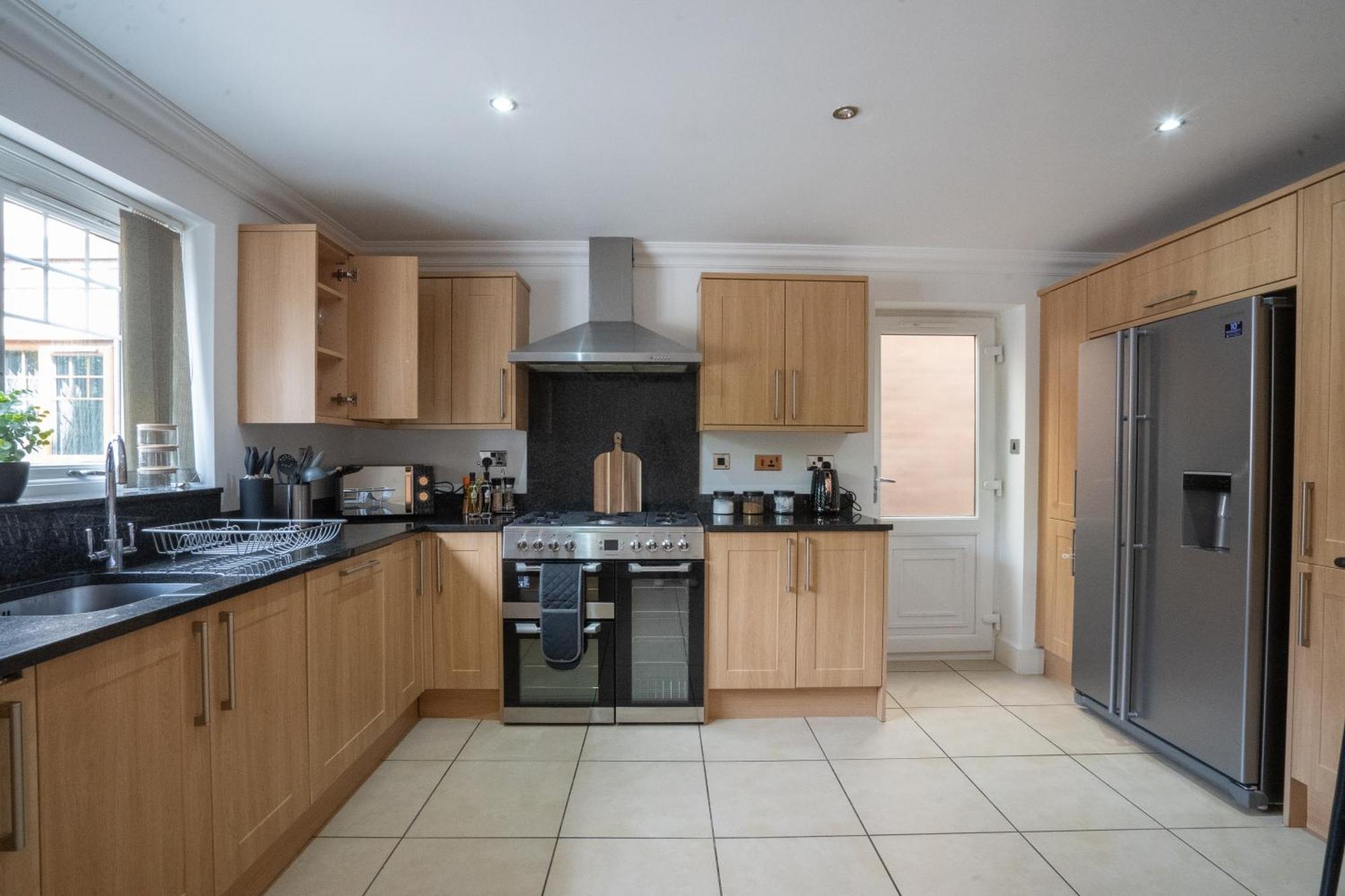 הוילה Marston Green Emirates House, Luxe 5 Bed, With King Sized Beds, Next To Aiport & Nec, Jlr 5 Mins מראה חיצוני תמונה