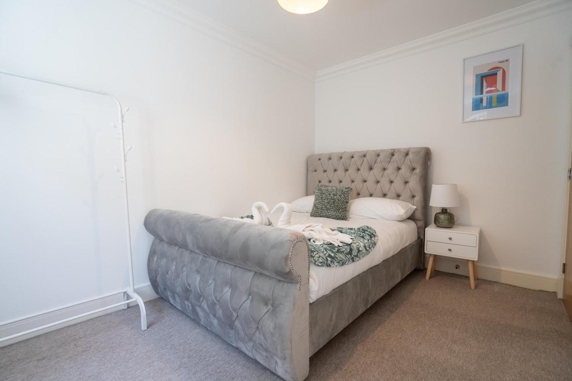 הוילה Marston Green Emirates House, Luxe 5 Bed, With King Sized Beds, Next To Aiport & Nec, Jlr 5 Mins מראה חיצוני תמונה