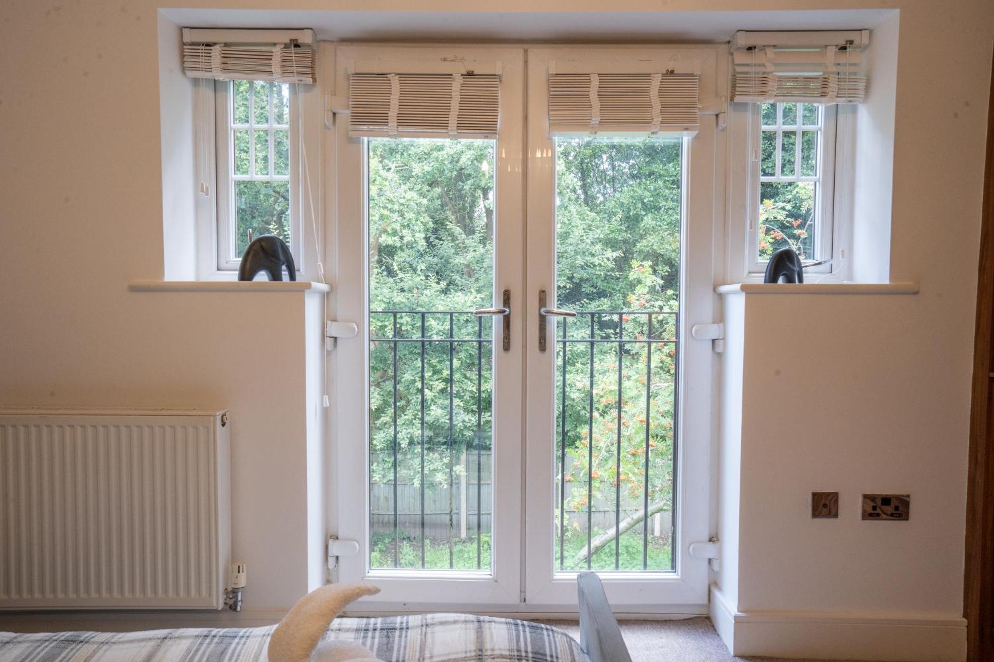הוילה Marston Green Emirates House, Luxe 5 Bed, With King Sized Beds, Next To Aiport & Nec, Jlr 5 Mins מראה חיצוני תמונה