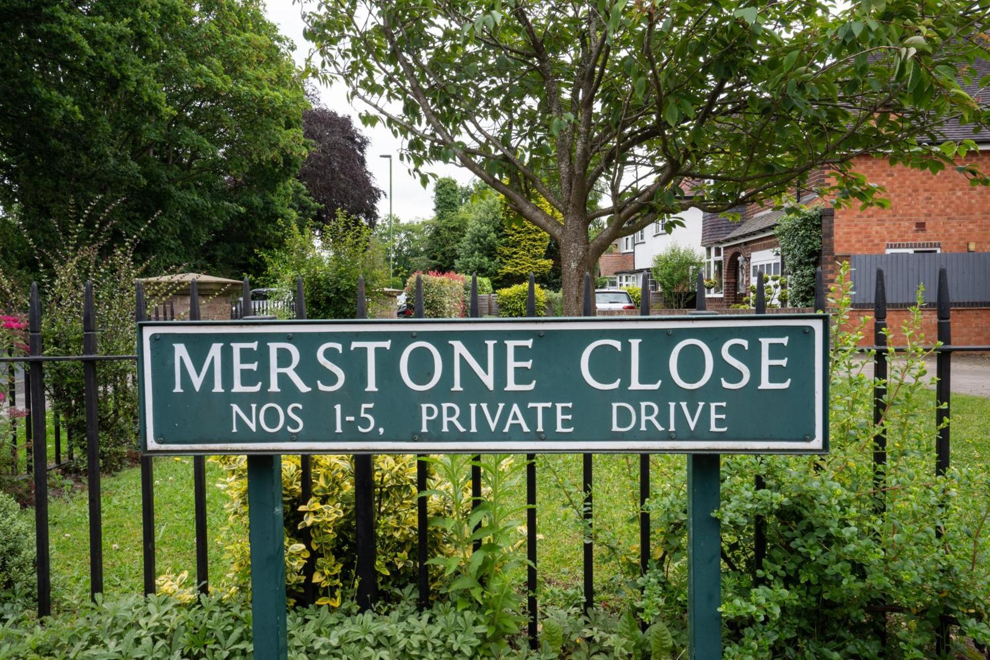 הוילה Marston Green Emirates House, Luxe 5 Bed, With King Sized Beds, Next To Aiport & Nec, Jlr 5 Mins מראה חיצוני תמונה
