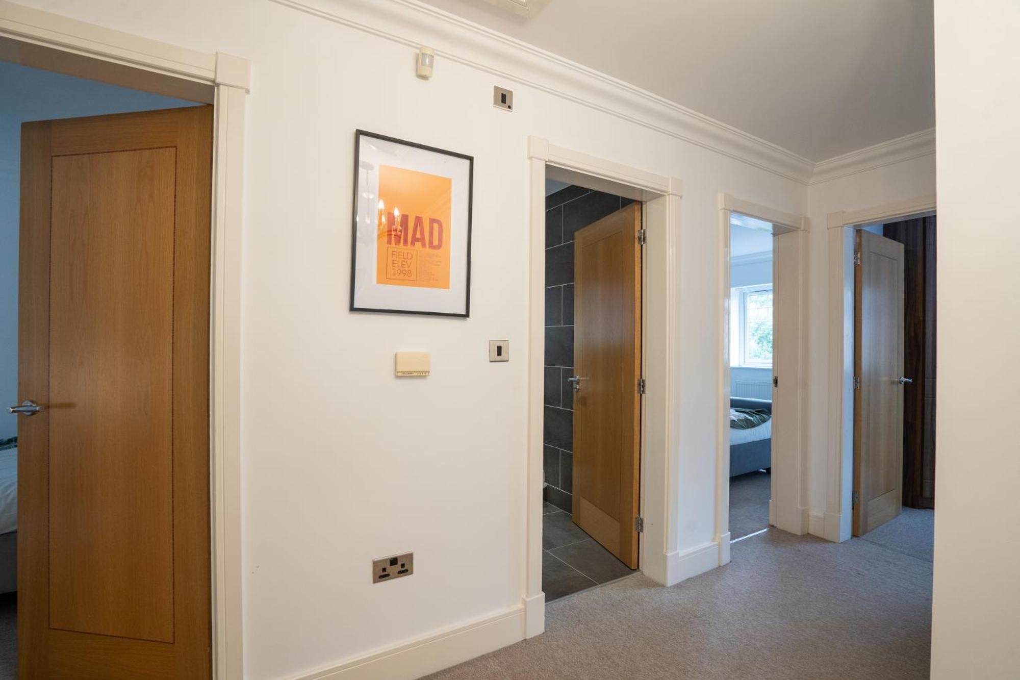 הוילה Marston Green Emirates House, Luxe 5 Bed, With King Sized Beds, Next To Aiport & Nec, Jlr 5 Mins מראה חיצוני תמונה
