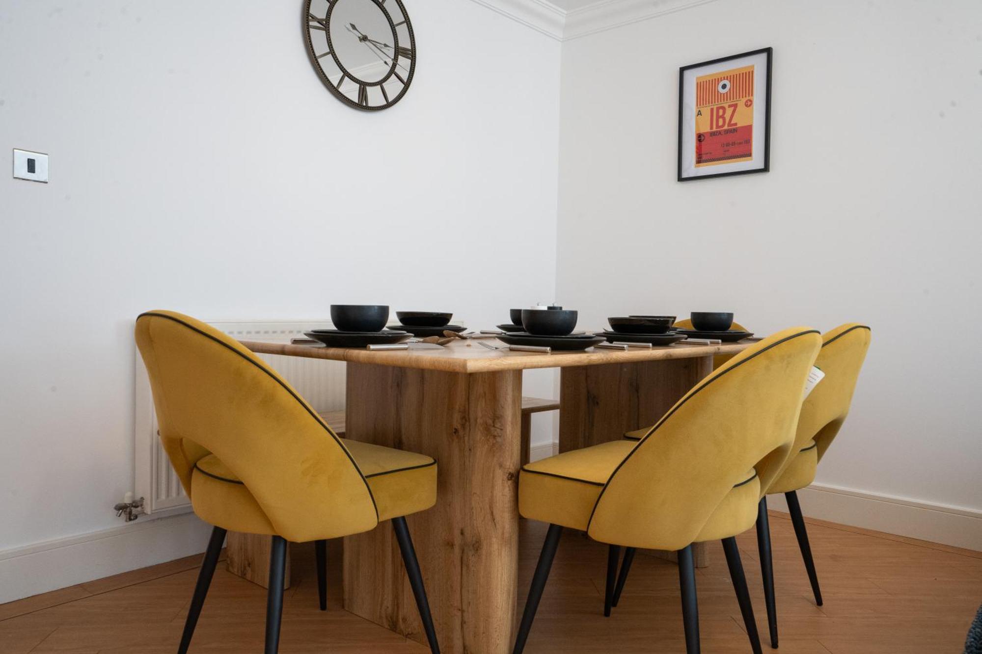 הוילה Marston Green Emirates House, Luxe 5 Bed, With King Sized Beds, Next To Aiport & Nec, Jlr 5 Mins מראה חיצוני תמונה