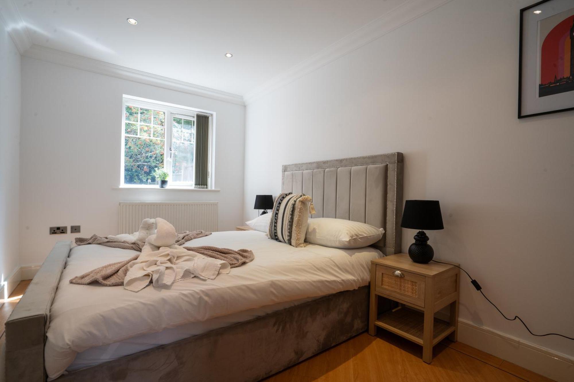הוילה Marston Green Emirates House, Luxe 5 Bed, With King Sized Beds, Next To Aiport & Nec, Jlr 5 Mins מראה חיצוני תמונה