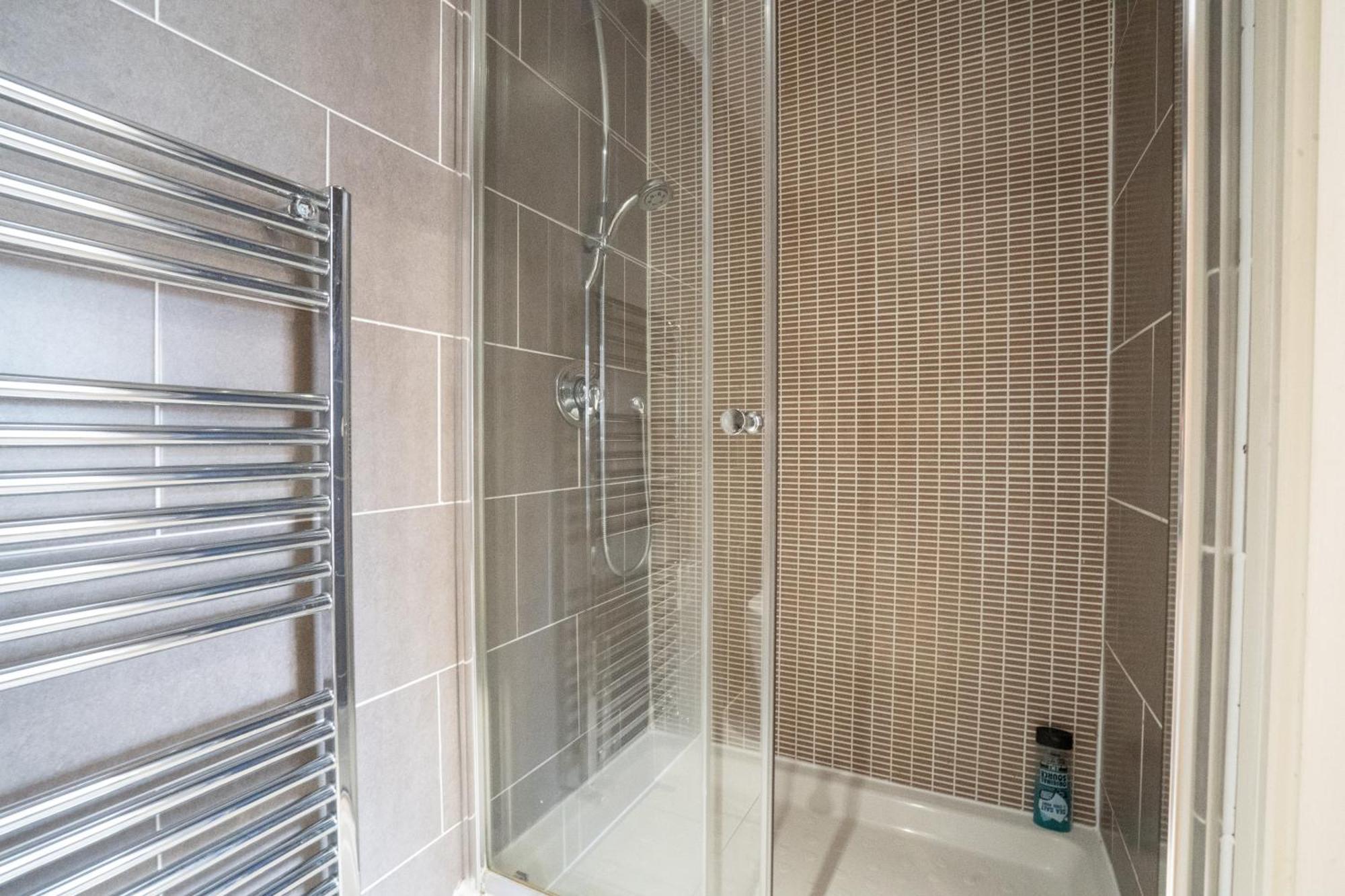 הוילה Marston Green Emirates House, Luxe 5 Bed, With King Sized Beds, Next To Aiport & Nec, Jlr 5 Mins מראה חיצוני תמונה