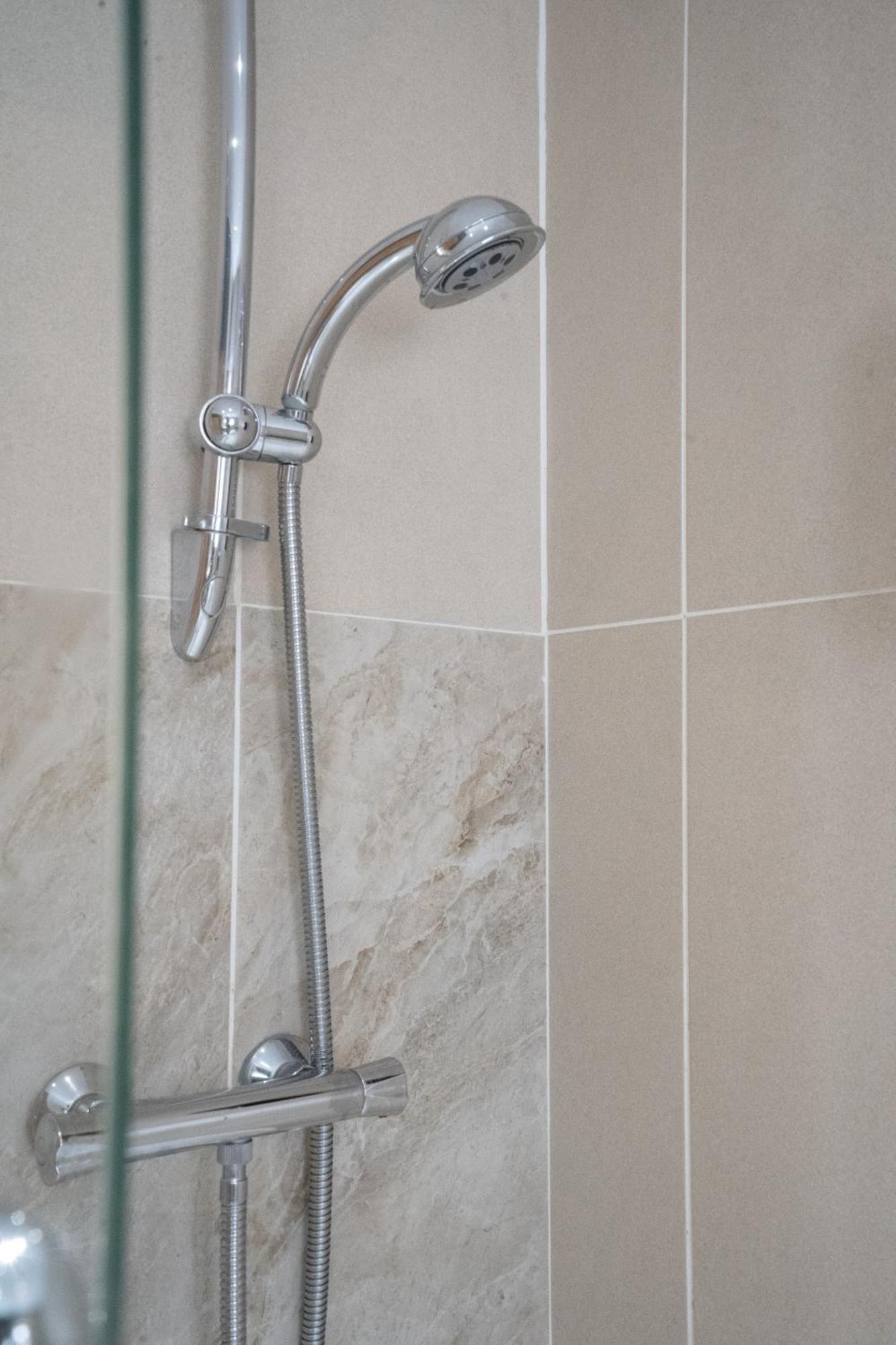 הוילה Marston Green Emirates House, Luxe 5 Bed, With King Sized Beds, Next To Aiport & Nec, Jlr 5 Mins מראה חיצוני תמונה